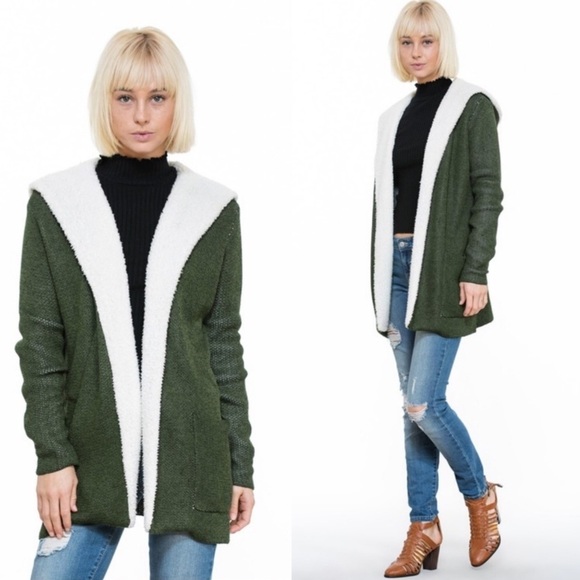 Cozy hooded Sherpa w/pockets ! - Picture 5 of 6